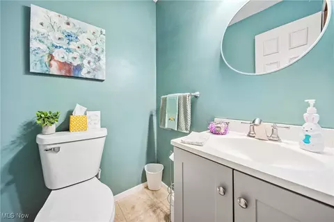Bath - 3638 Barrington Pl NW, Canton, OH 44708 photo 1 of 3