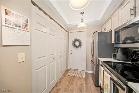 Entry Way - 3638 Barrington Pl NW, Canton, OH 44708 photo 2 of 2