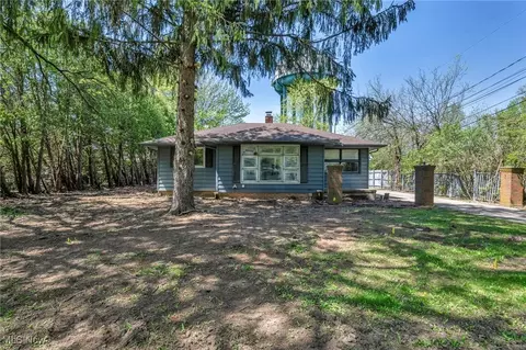 1826 Bassett Rd, Westlake, OH 44145