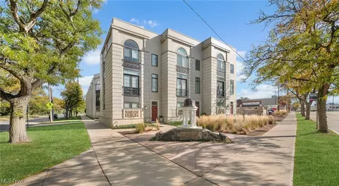 11601 Lake Ave, Cleveland, OH 44102