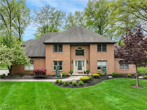 344 Cheyenne Falls Dr, Avon Lake, OH 44012