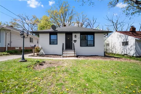 5596 Cumberland Dr, Garfield Heights, OH 44125