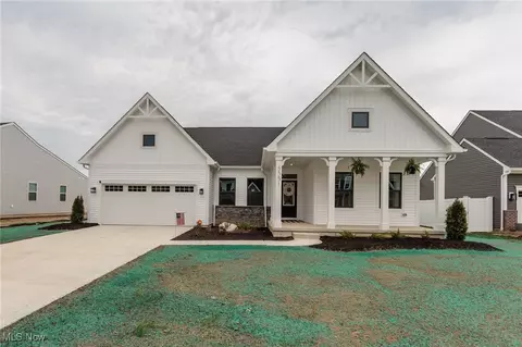 5331 Walnut Ridge Ln, Sheffield Village, OH 44054