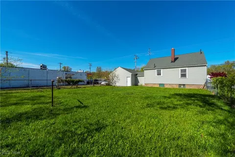 Exterior - 2233 Leavitt Rd, Lorain, OH 44052 photo 3 of 7