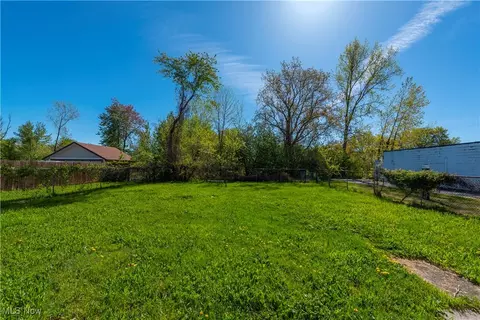 Exterior - 2233 Leavitt Rd, Lorain, OH 44052 photo 6 of 7