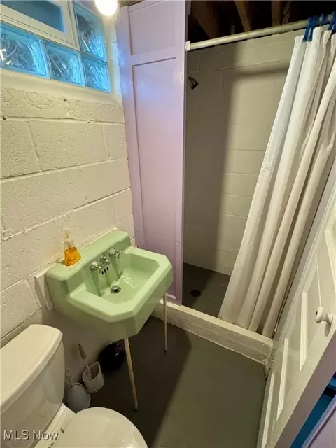 Bath - 1434 Myrtle Ave, Ashtabula, OH 44004 photo 2 of 2