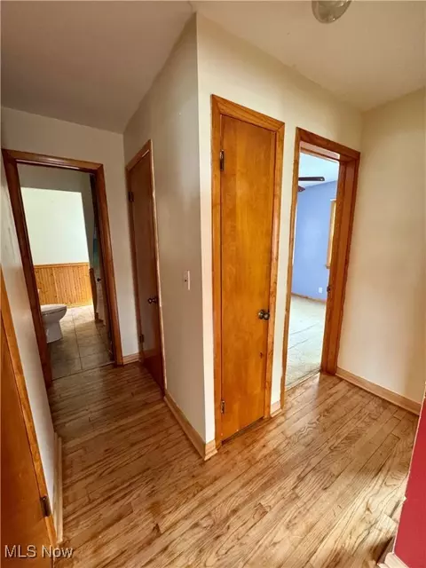 Entry Way - 1434 Myrtle Ave, Ashtabula, OH 44004 photo 1 of 7