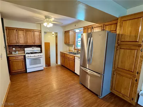 Kitchen - 1434 Myrtle Ave, Ashtabula, OH 44004 photo 2 of 2