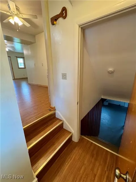Entry Way - 1434 Myrtle Ave, Ashtabula, OH 44004 photo 6 of 7