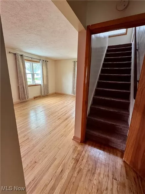 Entry Way - 1434 Myrtle Ave, Ashtabula, OH 44004 photo 2 of 7