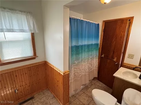 Bath - 1434 Myrtle Ave, Ashtabula, OH 44004 photo 1 of 2