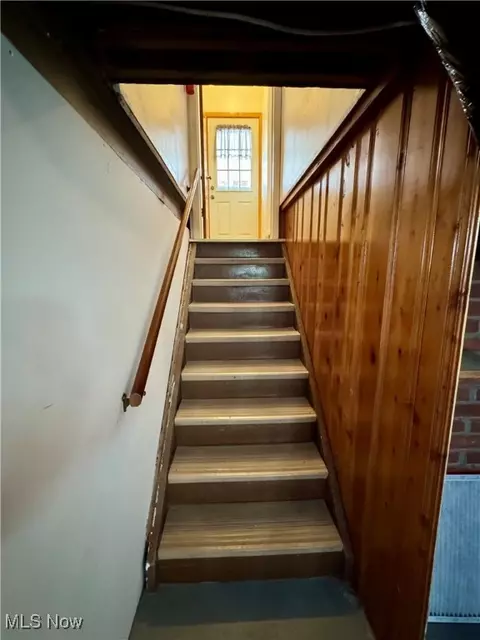 Entry Way - 1434 Myrtle Ave, Ashtabula, OH 44004 photo 7 of 7