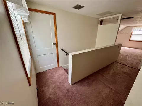Entry Way - 1434 Myrtle Ave, Ashtabula, OH 44004 photo 3 of 7