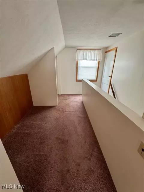 Entry Way - 1434 Myrtle Ave, Ashtabula, OH 44004 photo 4 of 7