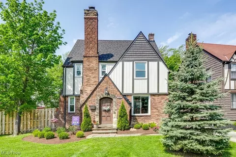 2340 Canterbury Rd, University Heights, OH 44118