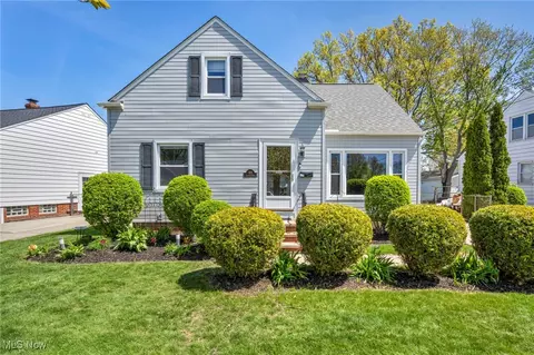 329 Clarmont Rd, Willowick, OH 44095