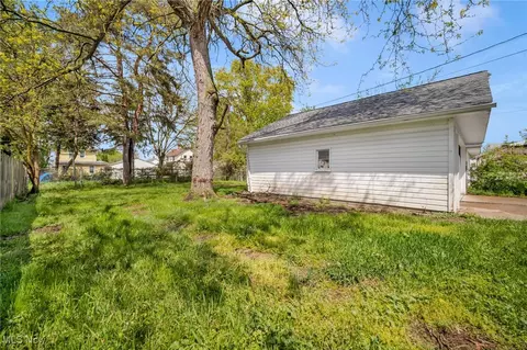 Exterior - 2337 E 30th St, Lorain, OH 44055 photo 1 of 3