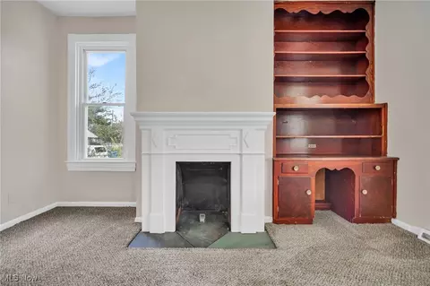 Living - 2337 E 30th St, Lorain, OH 44055 photo 3 of 8