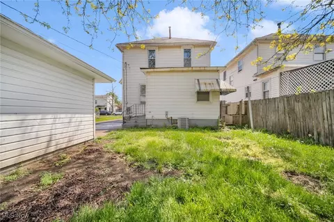 Exterior - 2337 E 30th St, Lorain, OH 44055 photo 2 of 3