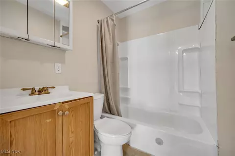 Bath - 2337 E 30th St, Lorain, OH 44055 photo 1 of 2