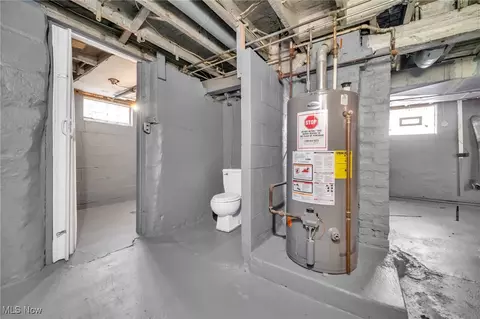 Bath - 2337 E 30th St, Lorain, OH 44055 photo 2 of 2