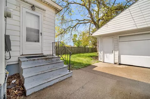 Exterior - 2337 E 30th St, Lorain, OH 44055 photo 3 of 3