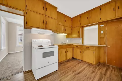 Kitchen - 2337 E 30th St, Lorain, OH 44055 photo 1 of 2