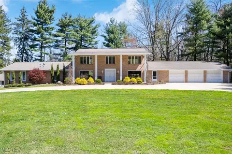 5185 Strausser St NW, North Canton, OH 44720