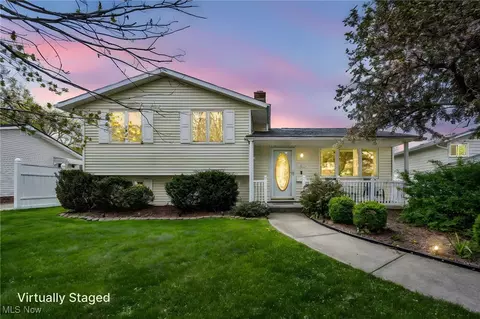 462 Waterbury Dr, Eastlake, OH 44095