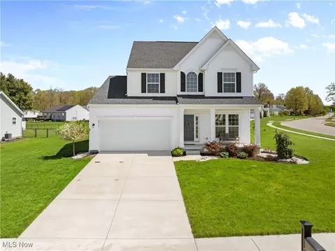 870 Thewes Cir, Louisville, OH 44641