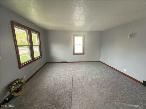 131 Blake St, Elyria, OH 44035 photo 4