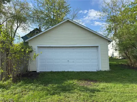 131 Blake St, Elyria, OH 44035 photo 21
