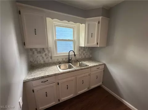 131 Blake St, Elyria, OH 44035 photo 7