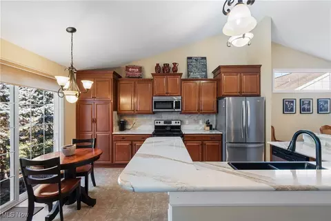 6469 Harness Cir NE, Canton, OH 44721 photo 13