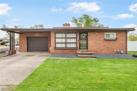 3184 Landscape Cir NW, Canton, OH 44709