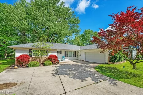 21494 Mastick Rd, Fairview Park, OH 44126