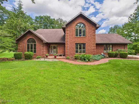 155 Richwood Ct, Belpre, OH 45714