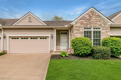 1014 Cutters Creek Dr, South Euclid, OH 44121