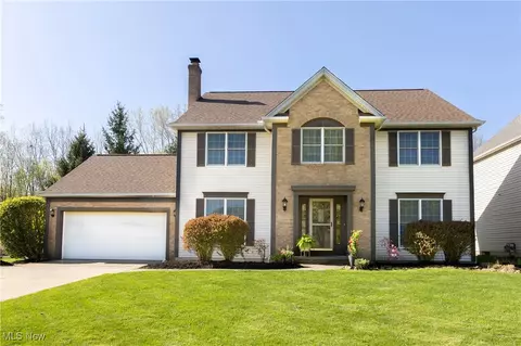 17795 Potomac Dr, Strongsville, OH 44136