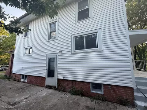 1633 E 33rd St, Lorain, OH 44055 photo 5