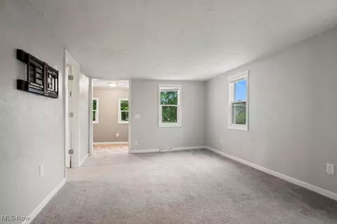Living - 5331 Ridgewood St, Lorain, OH 44055 photo 2 of 2