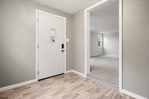 Entry Way - 5331 Ridgewood St, Lorain, OH 44055 photo 1 of 2