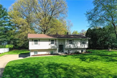 556 Timothy Dr, Tallmadge, OH 44278