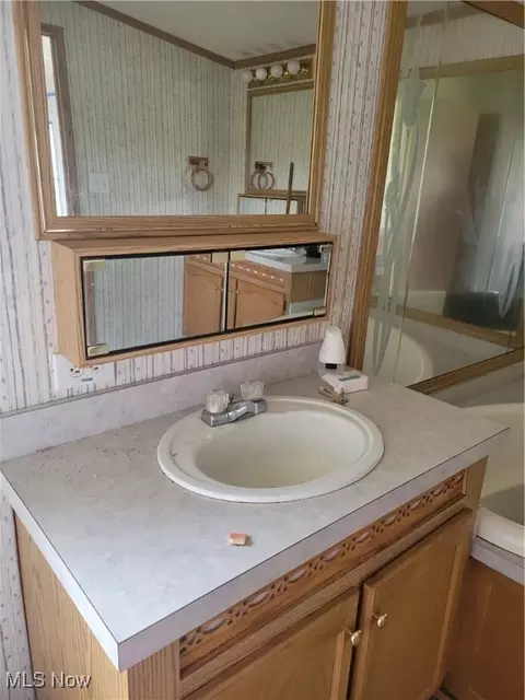 Bath - 2023 E Morgan Rd, Jefferson, OH 44047 photo 2 of 3