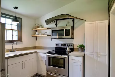 1044 Diamond St NE, Canton, OH 44721 photo 9