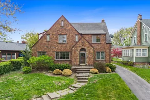 1505 Lewis Dr, Lakewood, OH 44107