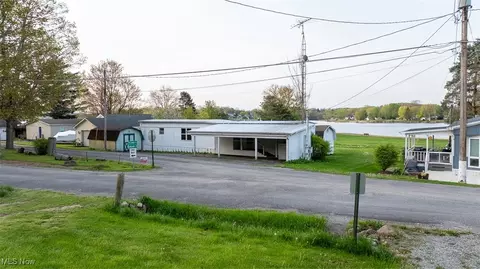 32821 Lakeside Dr, Hanoverton, OH 44423
