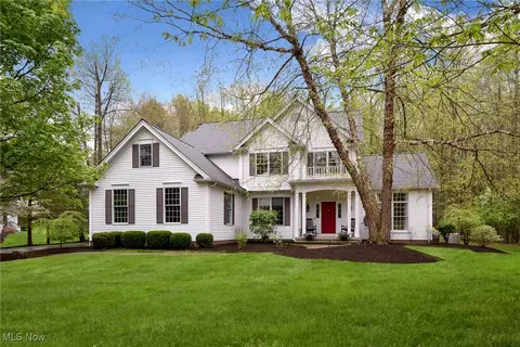 402 Reserve Trl, Chagrin Falls, OH 44022