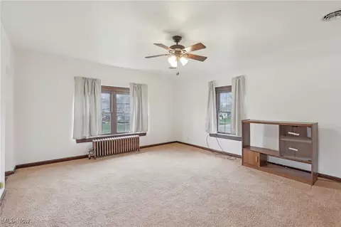 Living - 2419 Carpenter Rd, Ashtabula, OH 44004 photo 4 of 8