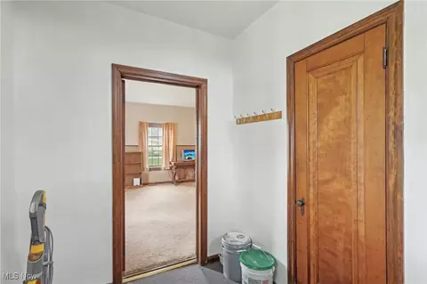 Entry Way - 2419 Carpenter Rd, Ashtabula, OH 44004 photo 2 of 4